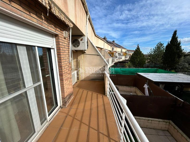 Foto 4cd0f769-3822-4fa2-b87f-14f3bdecda59. Casa aparellada amb calefacció aparcament a Santa Isabel Zaragoza