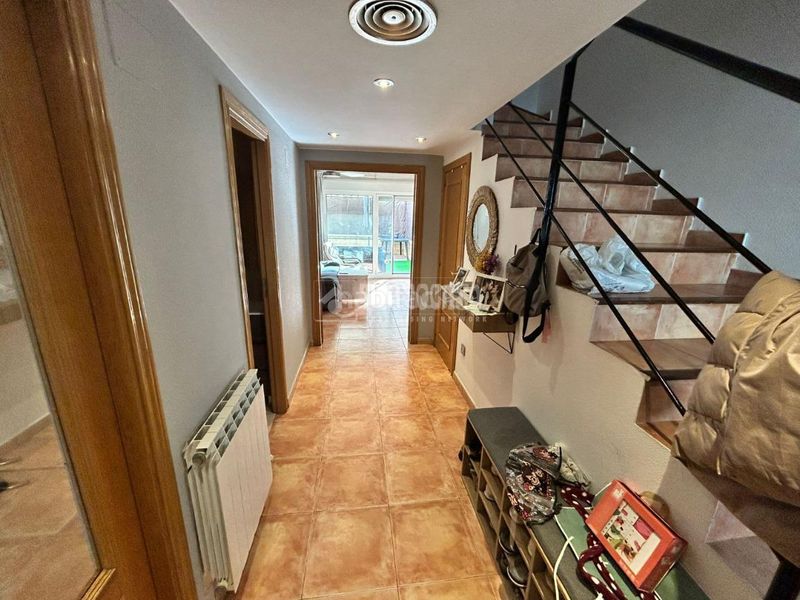 Foto 647b5628-fcc0-4cee-bff0-5ec2caa5f8b3. Casa aparellada amb calefacció aparcament a Santa Isabel Zaragoza