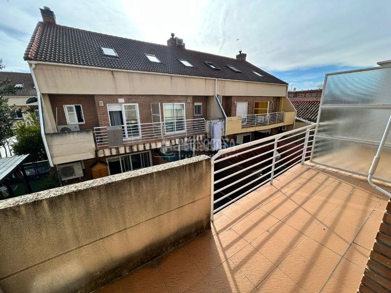 Foto ab6ad56a-2391-4562-9ccb-9492c935260c. Casa aparellada amb calefacció aparcament a Santa Isabel Zaragoza