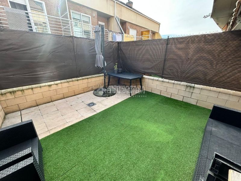 Foto b959353a-b544-4690-bded-711ab9b39607. Casa aparellada amb calefacció aparcament a Santa Isabel Zaragoza