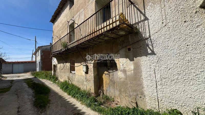 Foto d7b70a94-1c77-40c5-9a08-2a5a80480449. Masia a Montañana Zaragoza