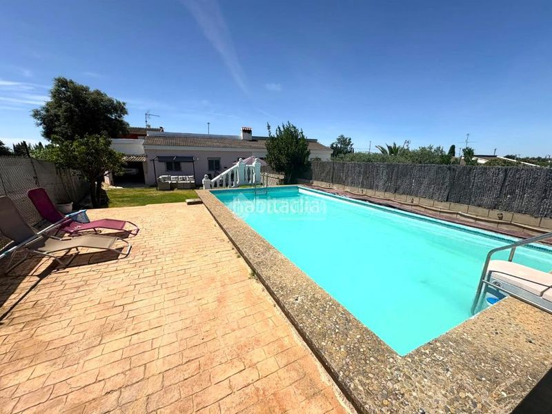 Foto 082046a9-589a-4b57-a6cb-6b3cd73a3be4. Casa amb aparcament piscina a Peñaflor Zaragoza