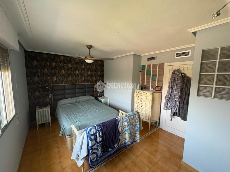 Foto 48888315-9a5b-43a9-aca5-350158d11e72. Casa aparellada amb aparcament piscina a Movera Zaragoza