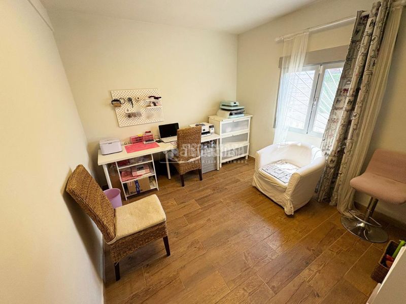 Foto 642d8c7c-e3d7-4c3a-bd38-23f4f22262da. Casa amb aparcament piscina a Peñaflor Zaragoza