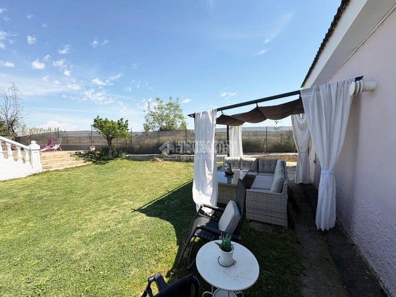 Foto ce63332e-3438-43fb-ab05-e8d0bb4d49cb. Casa amb aparcament piscina a Peñaflor Zaragoza