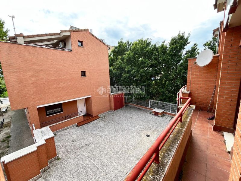 Foto 5c1e6cfe-918a-432d-9f9c-c485c1b44d04. Casa aparellada amb aparcament a Movera Zaragoza