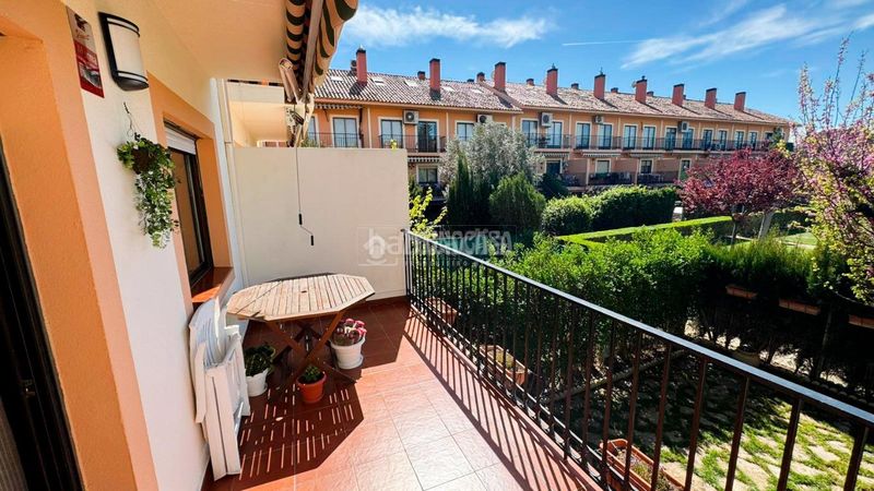Foto 1ae0f82a-375f-4ba2-b1d6-e5255863cee4. Casa aparellada amb aparcament piscina a Cartuja Baja Zaragoza