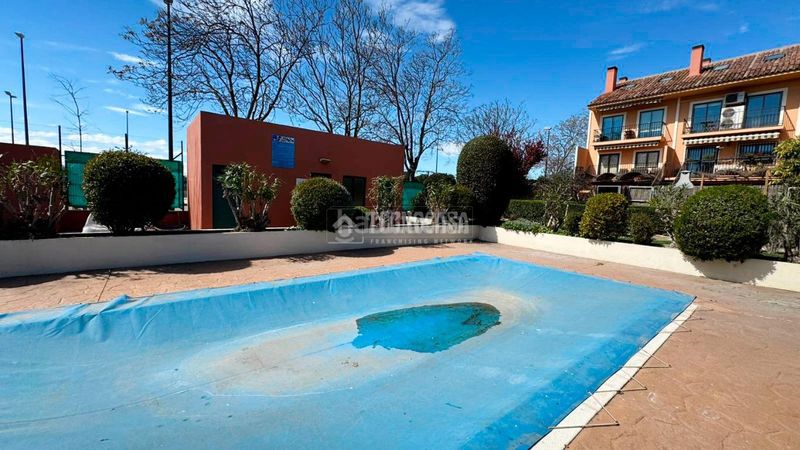 Foto 1e2d8248-aca7-4d6d-9be3-d3fbb64ecdf4. Casa aparellada amb aparcament piscina a Cartuja Baja Zaragoza