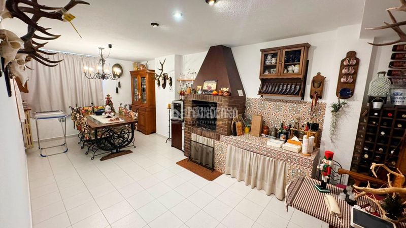 Foto 5643742e-f21d-4654-95d6-44379298061e. Casa aparellada amb aparcament piscina a Cartuja Baja Zaragoza