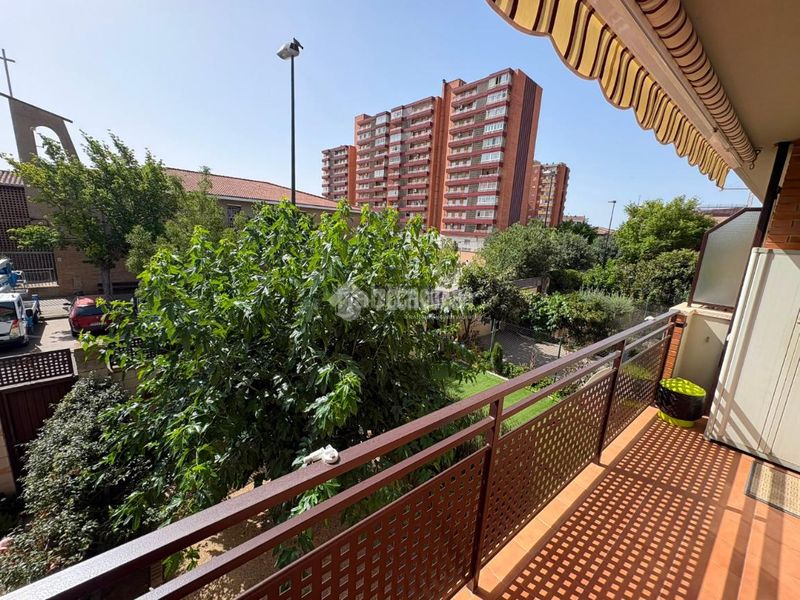 Foto 57bcffa7-cc77-4988-8349-528ab6f38b62. Casa aparellada amb aparcament a Santa Isabel Zaragoza