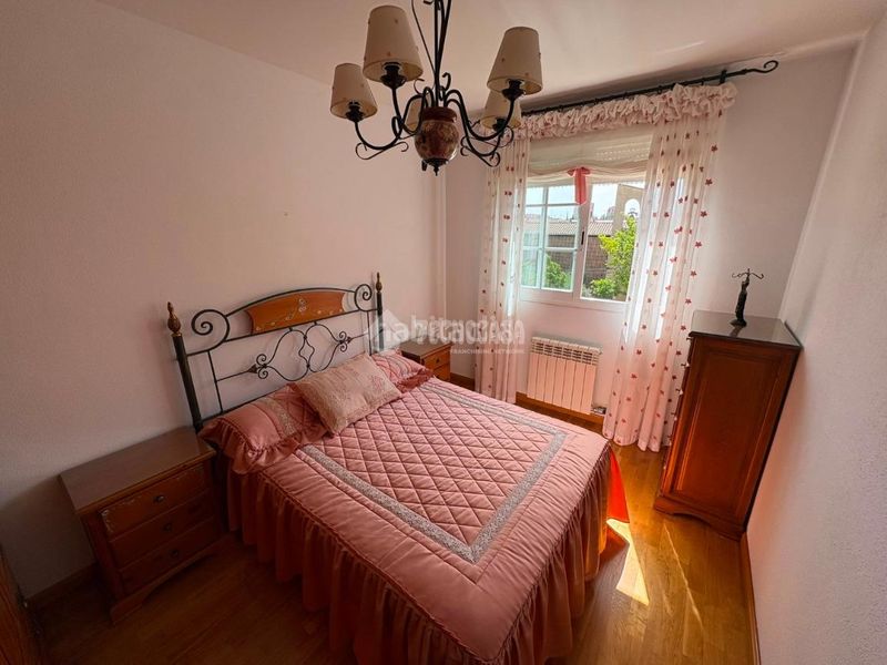 Foto 75263a9c-6221-4ce7-ab24-dc9640d6fb50. Casa aparellada amb aparcament a Santa Isabel Zaragoza