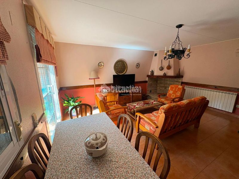 Foto 917af2a7-de1c-4f8c-aa5f-0682205e0e12. Casa aparellada amb aparcament a Santa Isabel Zaragoza