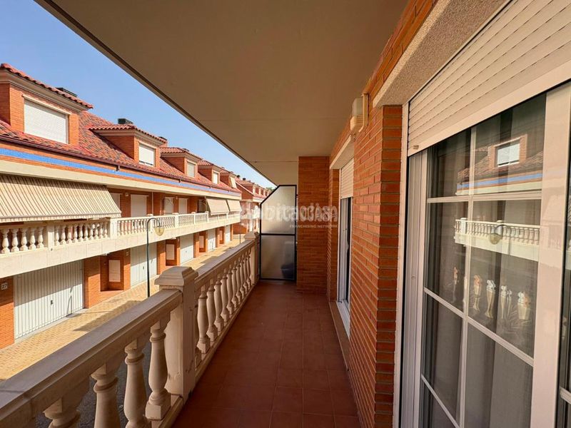 Foto af76de93-d646-4ac0-9f26-fda3a215a6f2. Casa aparellada amb aparcament a Santa Isabel Zaragoza