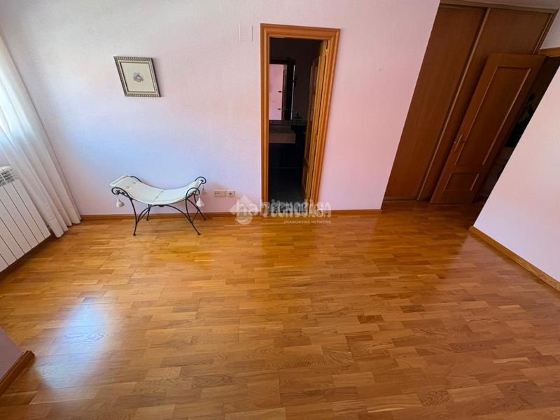 Foto b294bcad-b3be-44d9-a7fd-0a5ec778ef5d. Casa aparellada amb aparcament a Santa Isabel Zaragoza