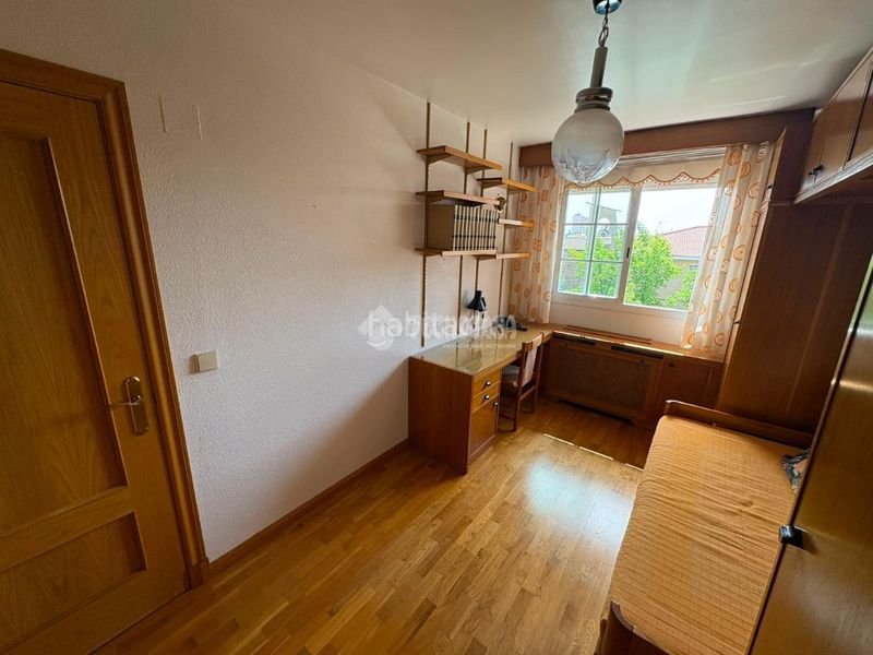 Foto c31aca22-0868-41ec-8df7-0d5c0da95e60. Casa aparellada amb aparcament a Santa Isabel Zaragoza