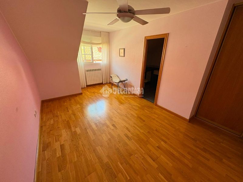 Foto ccf6a539-35f7-4202-b673-d8177b182426. Casa aparellada amb aparcament a Santa Isabel Zaragoza