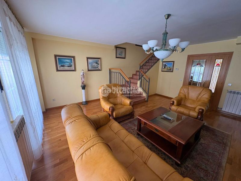 Foto ee83ba01-b64a-4848-bda1-e0e1c1509e92. Casa aparellada amb aparcament a Santa Isabel Zaragoza