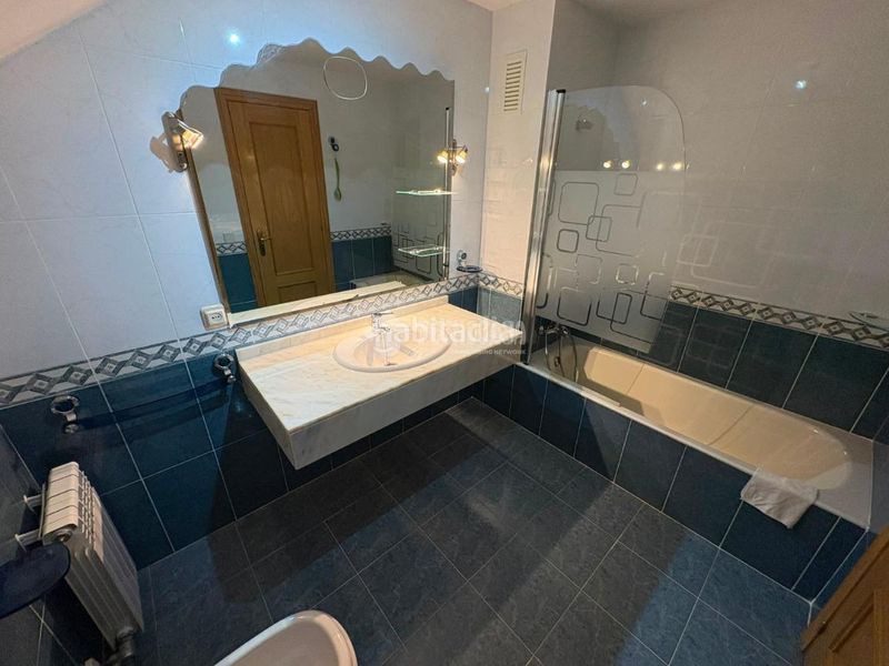 Foto f27d943e-543b-4860-80c5-dc8e8c3c38de. Casa aparellada amb aparcament a Santa Isabel Zaragoza