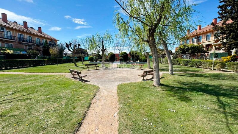 Foto fa019b26-bf1d-4cc3-8596-6257a24531e5. Casa aparellada amb aparcament piscina a Cartuja Baja Zaragoza