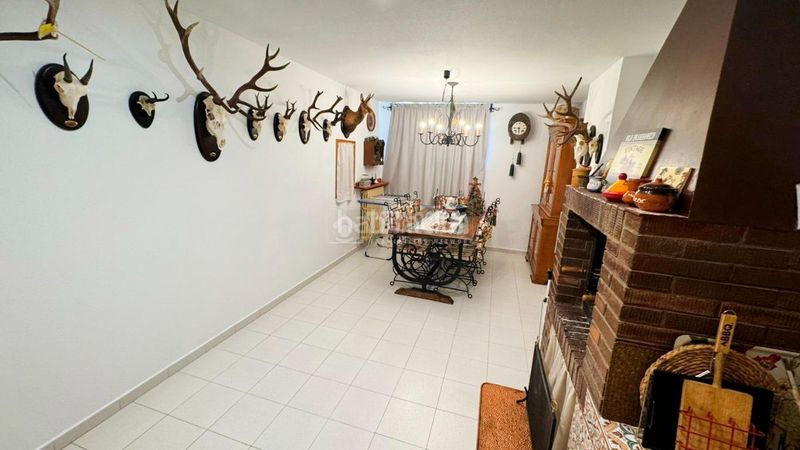 Foto ff341c38-34c0-4931-892e-90aa5ae808de. Casa aparellada amb aparcament piscina a Cartuja Baja Zaragoza