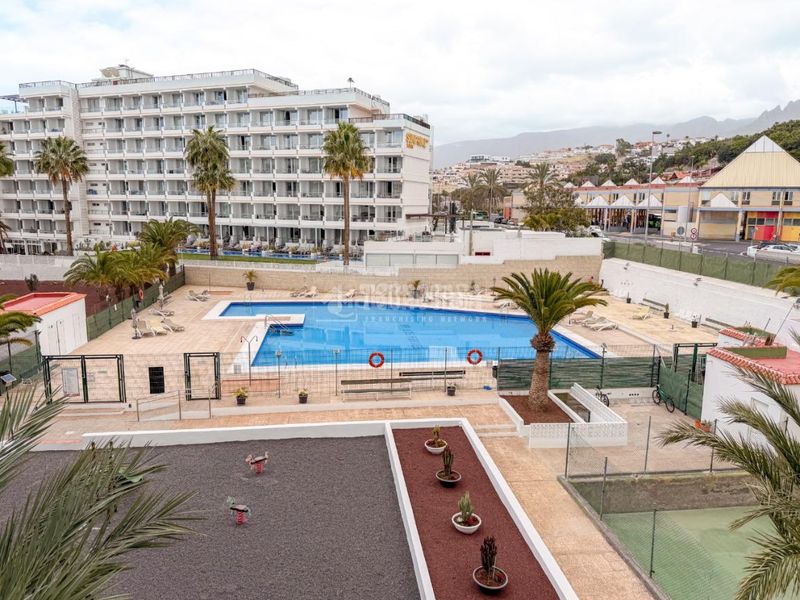 Foto e9be14d8-19ae-4b9f-88cb-f497b4f11bd0. Piso  en venta en Playa de las Américas Adeje