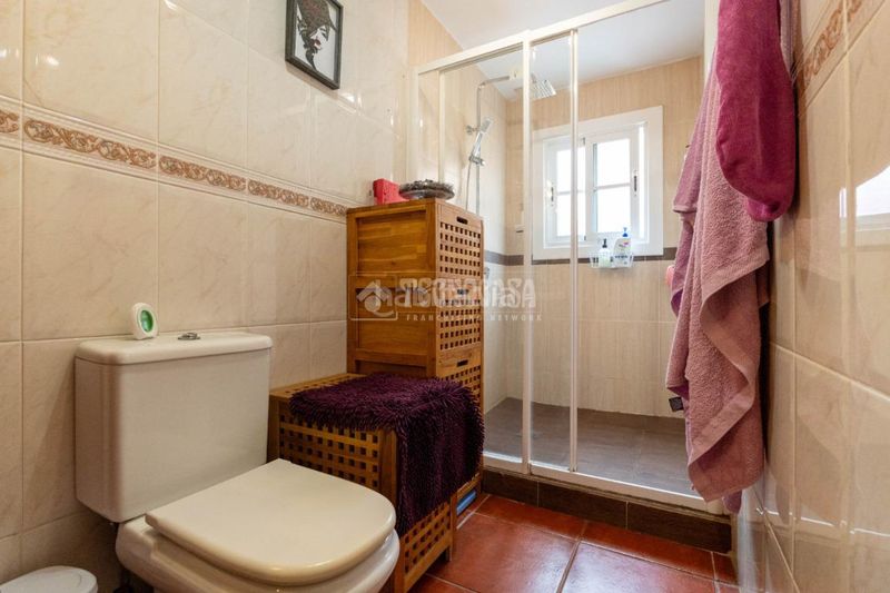 Foto bce80419-e1f1-42b8-8aad-a4dea4b98108. Casa aparellada amb aparcament a Casco Urbano Adeje