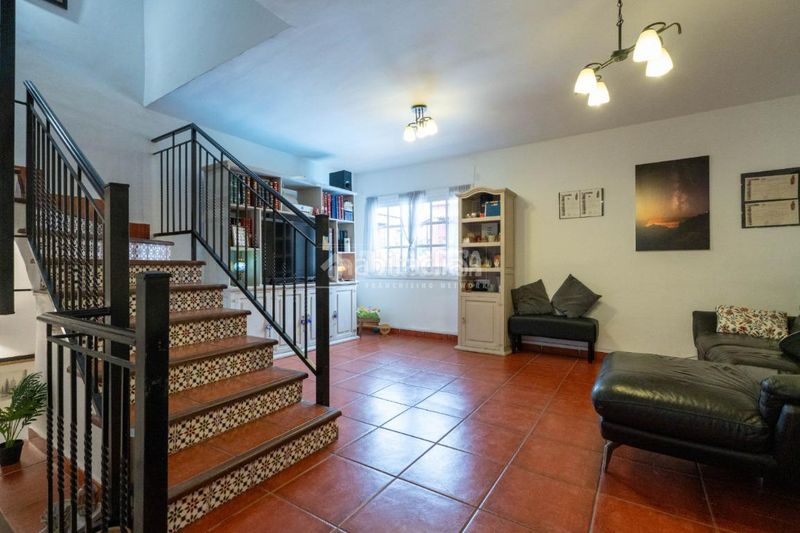 Foto db9a0ecd-4ebd-4ce3-87ec-ae3342a17017. Casa aparellada amb aparcament a Casco Urbano Adeje