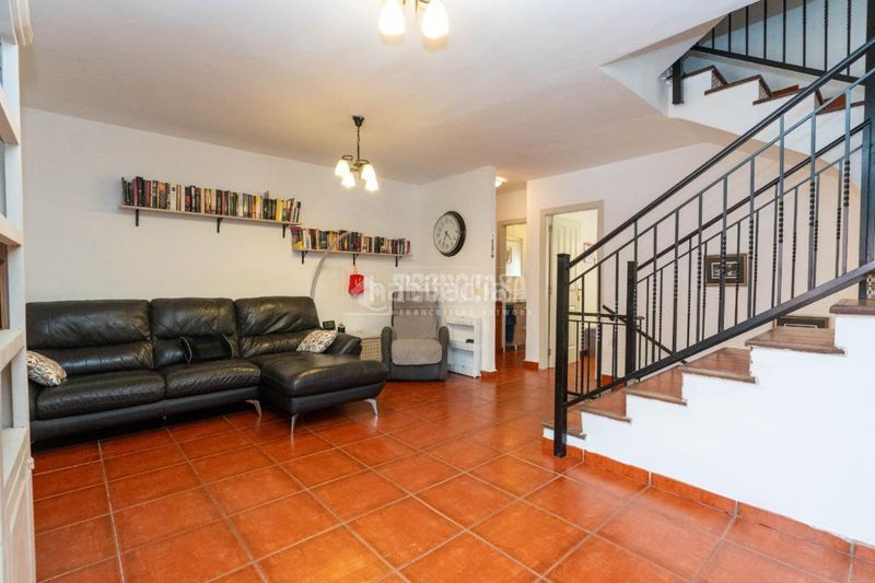 Foto e31b5a72-b06f-4f68-a2fe-15a7505bae2a. Casa aparellada amb aparcament a Casco Urbano Adeje