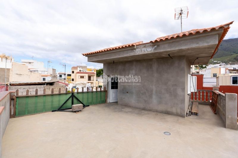 Foto cdf2d16d-d001-4d01-b3a5-4a6a79abe112. Casa aparellada a Casco Urbano Adeje