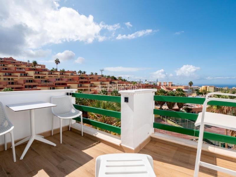 Foto da95ce7a-abf0-4830-952d-789431fa072c. Dúplex piso en venta en Torviscas Centro y Alto Adeje