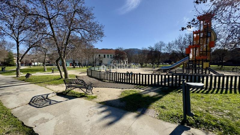 Foto 96712a82-e4c8-41ea-9507-baee0263a281. Locale commerciale con riscaldamento in Colegios Moralzarzal