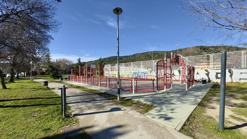 Foto bb772211-d00b-4a5f-83de-82efe9a5f298. Locale commerciale con riscaldamento in Colegios Moralzarzal