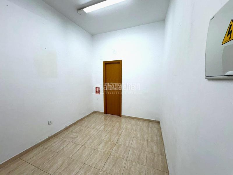 Foto 2995db70-eb6c-43e6-a6ed-85b56b647189. Lloguer local comercial a Centro Moralzarzal