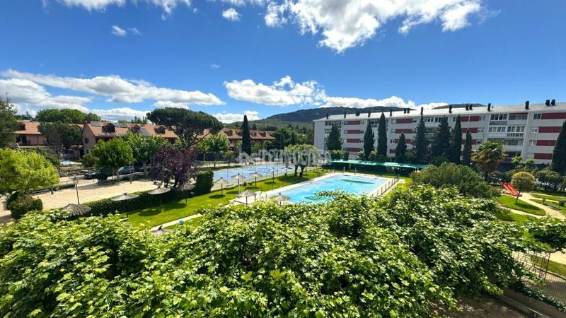 Foto 673b5cce-e2bb-4f86-9313-521c93eaba87. Pis amb piscina a Colegios Moralzarzal