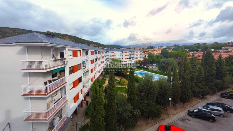 Foto d6bbf81c-1689-4237-8024-e30e48c3350b. Pis amb piscina a Colegios Moralzarzal