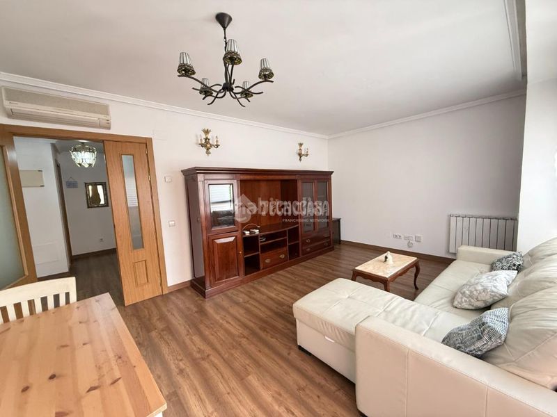 Foto 450b7a91-62df-478f-ad96-8693884672da. Pis amb calefacció aparcament piscina a Cuatro Vientos Madrid