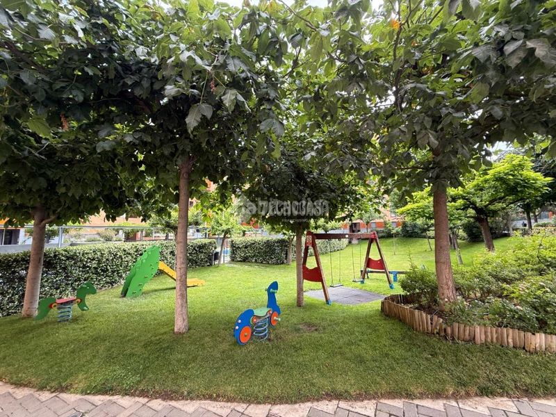 Foto 9fc61b77-56f9-4693-8208-73ce61859881. Pis amb calefacció aparcament piscina a Cuatro Vientos Madrid