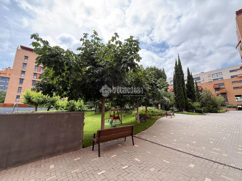 Foto d21dad07-4dee-4e72-8452-7c6be39a2e9a. Pis amb calefacció aparcament piscina a Cuatro Vientos Madrid