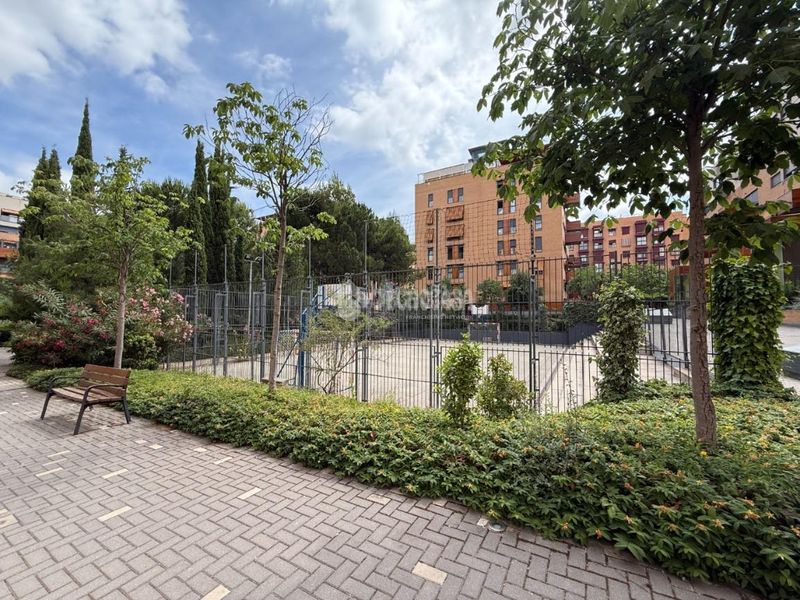 Foto d9c222c8-430e-449d-9847-511444af03d8. Pis amb calefacció aparcament piscina a Cuatro Vientos Madrid
