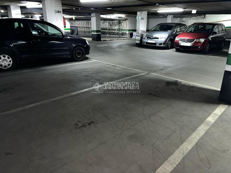 Foto 43134799-66e7-4ea6-bc1b-b04e9ea56187. Parking coche boxplaza de garaje en venta en Las Águilas Madrid