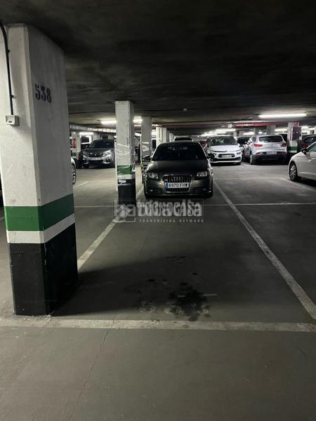 Foto b446ff37-5726-4a2b-91fe-da78b4182c51. Parking coche boxplaza de garaje en venta en Las Águilas Madrid
