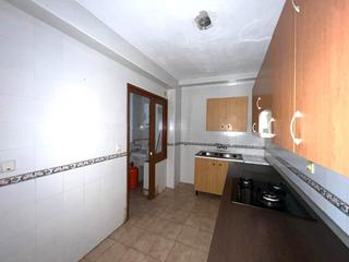 Pis  Mlaga - av doctor galvez ginachero. Oportunidad! piso para reformar con 4 dormitorios y patio privad