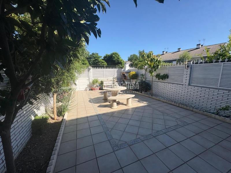 Foto 512c3250-06e6-4db5-98db-614bd8885669. Casa pareada casa en venta en Fuentebella-San Fermín-El Leguario Parla