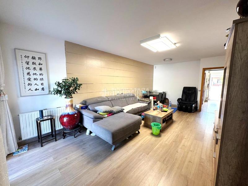 Foto e023dc7b-b27c-427d-b376-f39af288c4a0. Casa pareada casa en venta en Fuentebella-San Fermín-El Leguario Parla