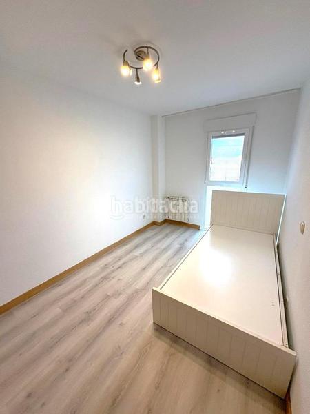 Foto 4e8e3320-aad2-4691-9f29-fb9e513b7de5. Pis amb calefacció aparcament a La Ermita Parla