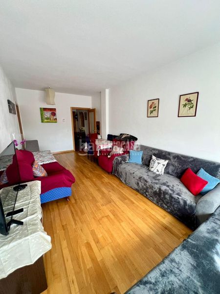 Foto 975672c7-5326-4f4f-88c6-b3aef19d3fee. Flat with heating parking pool in Parla este Parla