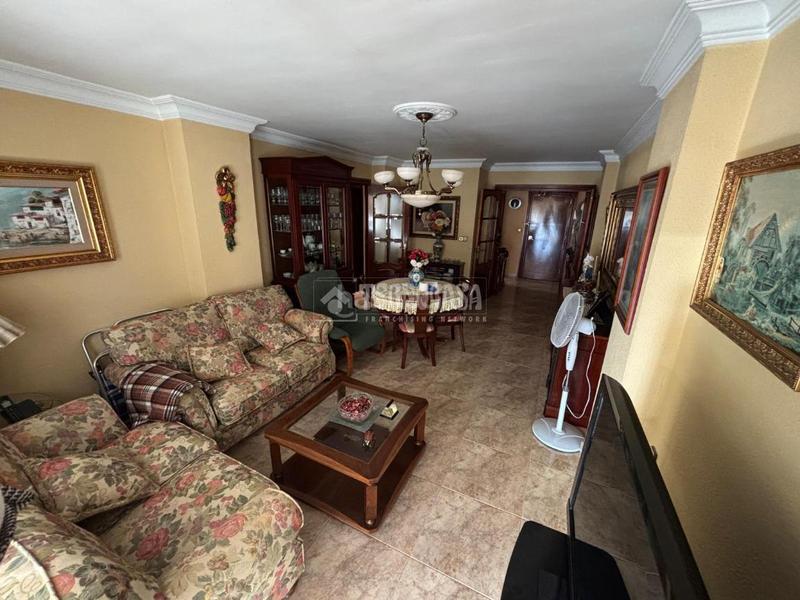 Foto fef4acea-78ad-4f1a-adea-a73ad2d53ecf. Pis a Barrio de Ciudad Jardín Málaga