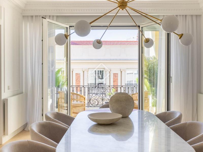 Foto d30258cb-5c00-43fe-b4dd-a57dbca1b0a4. Piso exclusivo piso de 323 m en venta en una finca clásica en Recoletos, en Madrid