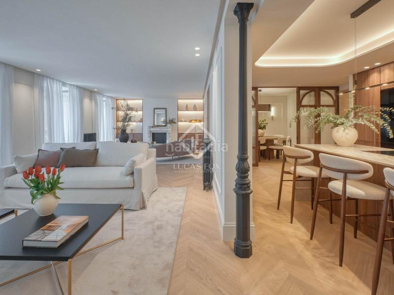 Foto 028ff9b9-4b00-49de-a4d7-8ef39833ec82. Piso  reformado con 3 dormitorio y 4 baños en venta en un edificio clásico en el barrio de justicia, en Madrid
