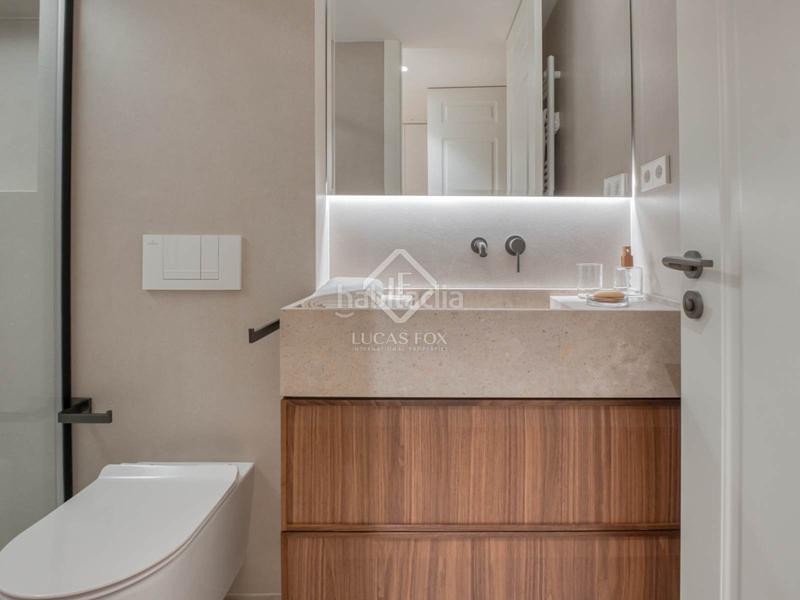 Foto 12739b24-f82c-4f30-bf7e-2c71968f0923. Piso  reformado con 3 dormitorio y 4 baños en venta en un edificio clásico en el barrio de justicia, en Madrid